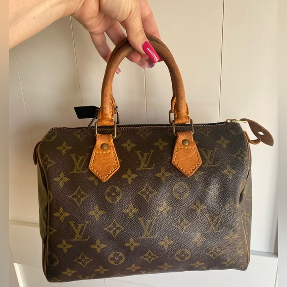 Designer Bags & Wallets  🥰 Live Instant Reminder 🥰 - Picture 6 of 9